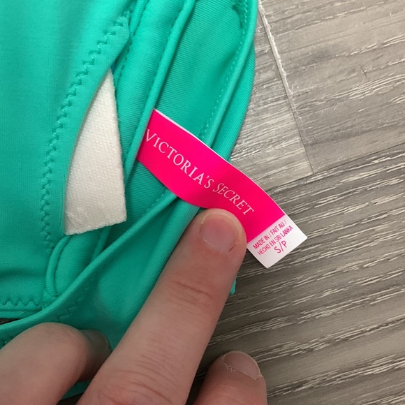 Victoria’s secret bikini top green - Picture 2 of 2